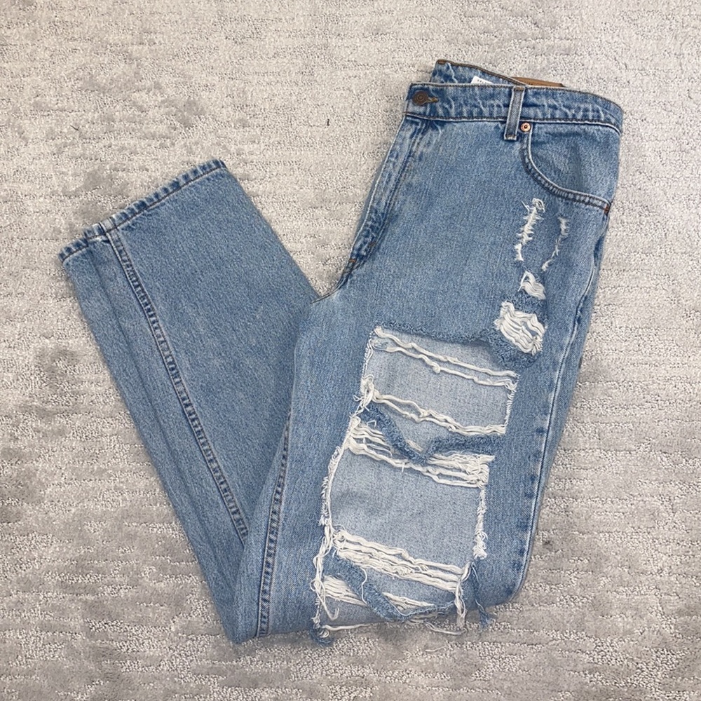 Levi high waisted relaxed fit ripped jeans- 16
